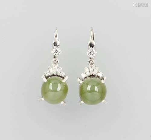 Pair of 14 kt gold earrings with chrysoberyl and diamonds
