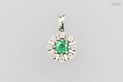 14 kt gold pendant with emerald and brilliants