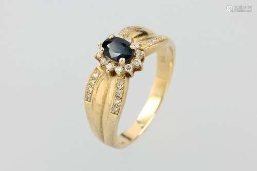 18 kt gold blossom ring with sapphire and diamonds