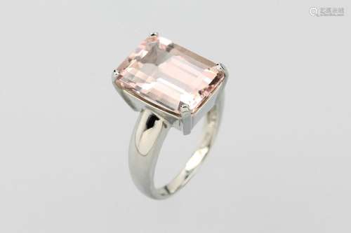 Platinum ring with morganite