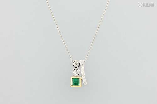 18 kt gold pendant with emerald and diamonds