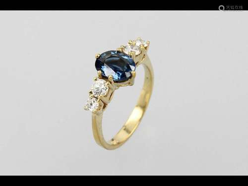 14 kt gold ring with sapphire and brilliants