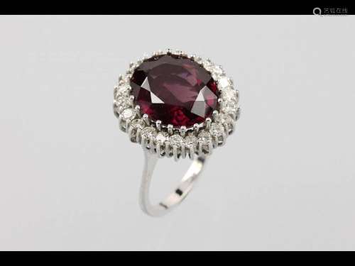 14 kt gold ring with rhodolite and brilliants