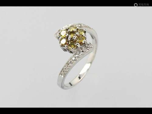 18 kt gold ring with diamonds