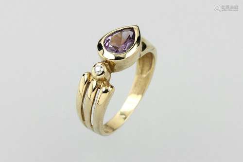 14 kt gold ring with amethyst and brilliant