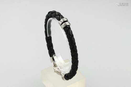 Leather bracelet with brilliants