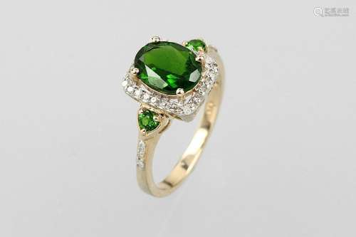 9 kt gold ring with tsavorites and diamonds