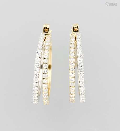 Pair of 18 kt gold hoop earrings with brilliants