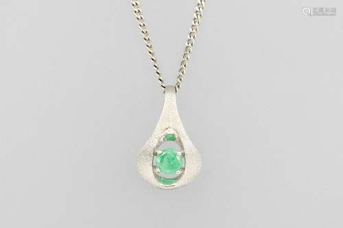 14 kt gold pendant with emerald