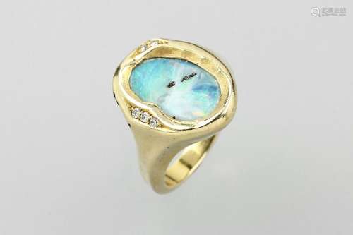 14 kt gold ring with opal and diamonds