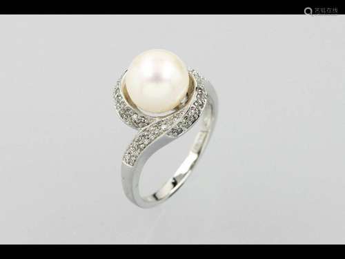 14 kt gold ring with cultured pearl and diamonds