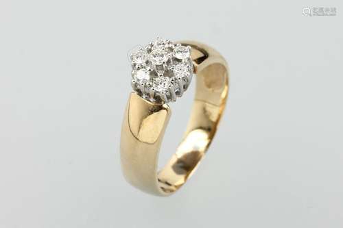 14 kt gold blossom ring with brilliants