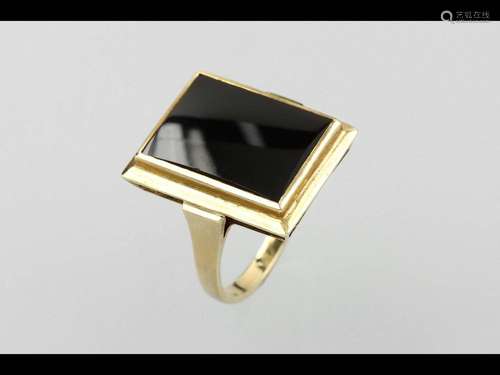 14 kt gold gents ring with onyxplate