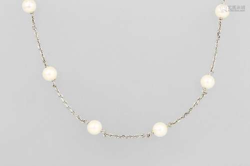 18 kt gold necklace with cultured pearls