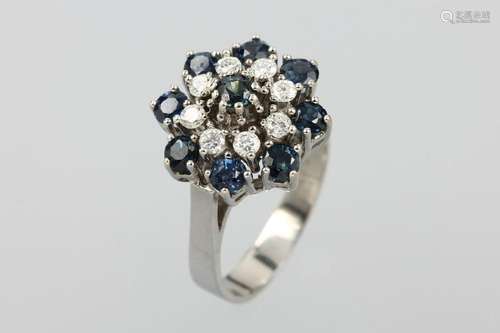 14 kt gold blossom ring with sapphires and brilliants