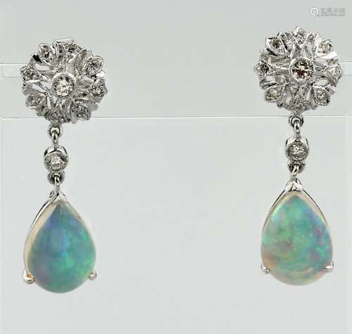 Pair of 18 kt gold earrings with opals and diamonds