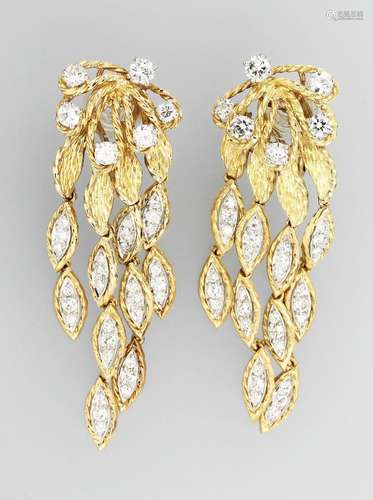 Unusual pair of 18 kt gold earrings with diamonds