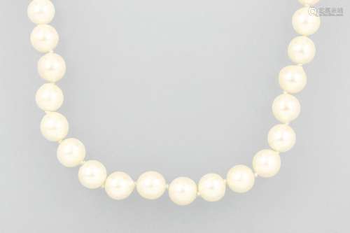 Long Necklace with cultured akoya pearls