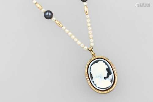 14 kt gold pendant with agate cameo