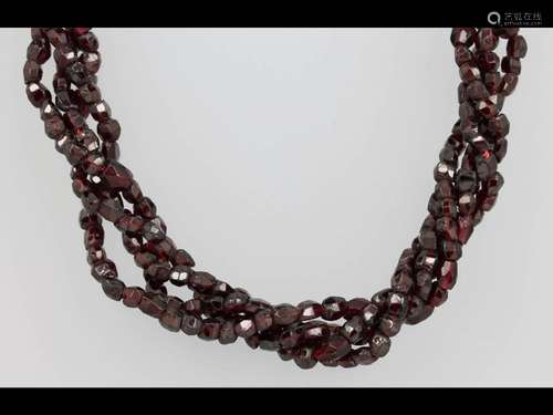 4-row necklace made of garnets, Bohemia approx. 1845/50