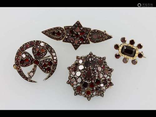 Lot 4 Art Nouveau brooches with garnets