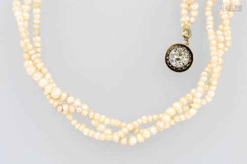 3-row necklace made of orient pearls