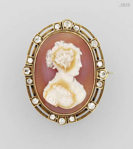 14 kt gold brooch with cameo and diamonds