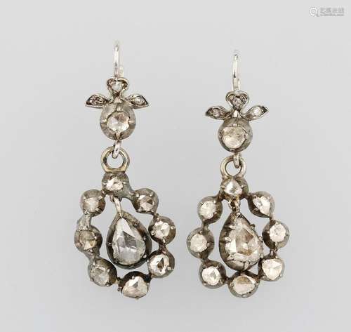 Pair of earrings with diamond roses