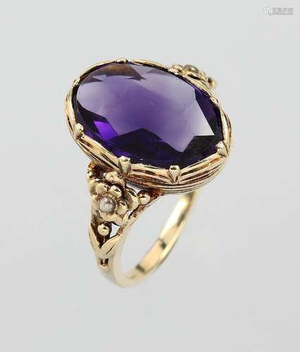 14 kt gold ring with amethyst