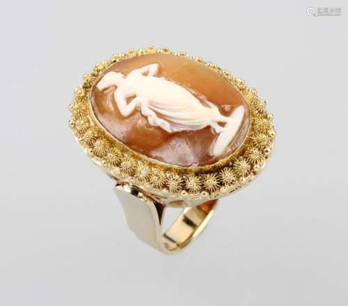 14 kt gold ring with shell cameo