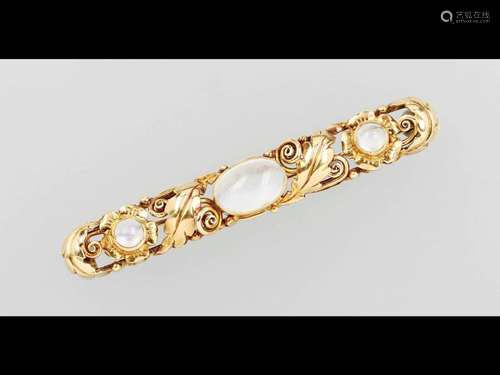 14 kt gold brooch with moonstones