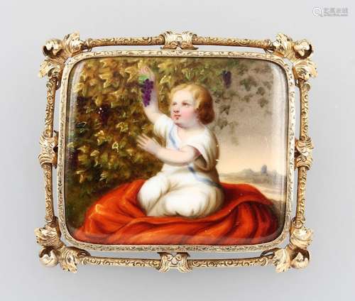 14 kt gold brooch with porcelain painting