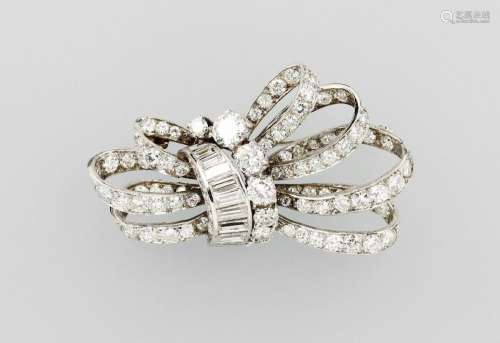 Art-Deco-Brooch with diamonds