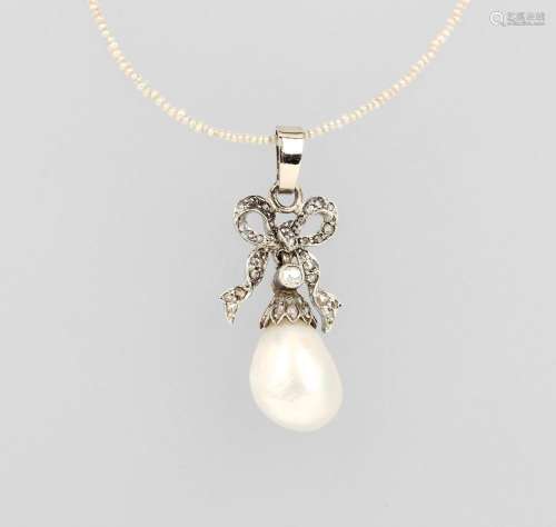 Pendant with natural pearl and diamonds