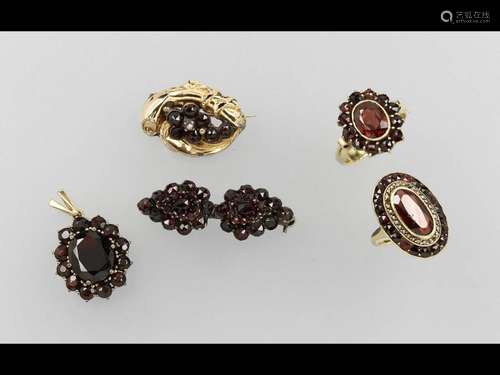 Lot with garnets