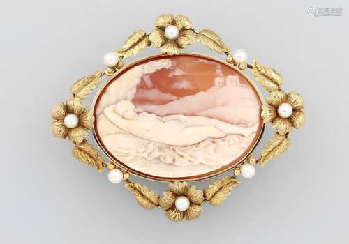 14 kt gold brooch with shell cameo