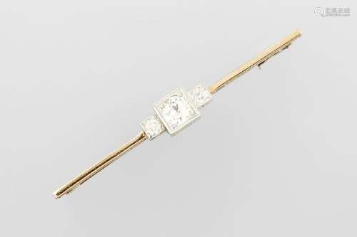 14 kt gold brooch with diamonds