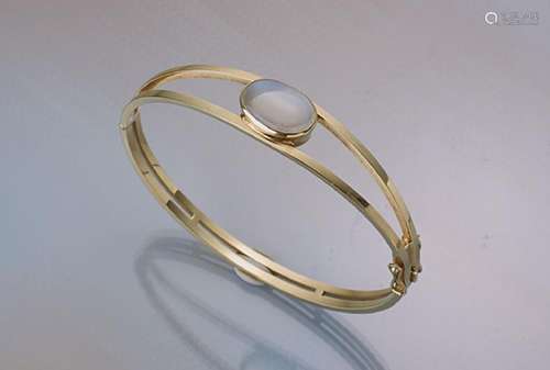 14 kt gold bangle with moonstone