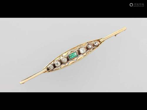 14 kt gold brooch with emerald and diamonds