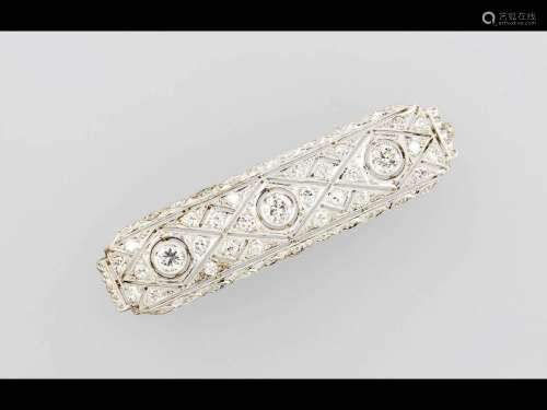 14 kt gold Art-Deco brooch with diamonds