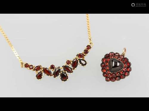 Jewelry set with garnets