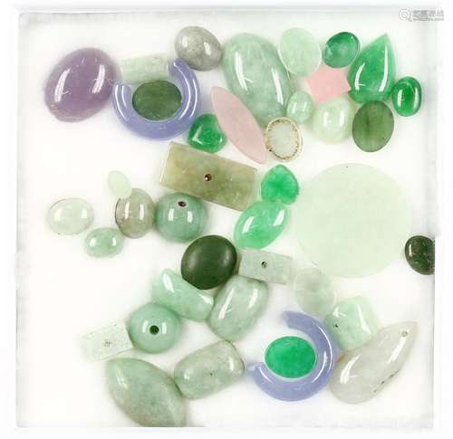 Lot loose coloured stones