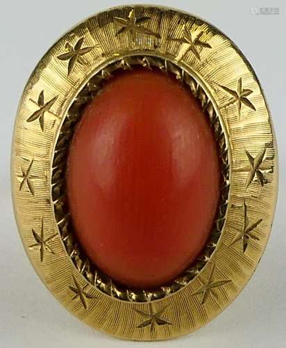 VINTAGE CORAL AND 14 KT YELLOW GOLD LADIES RING