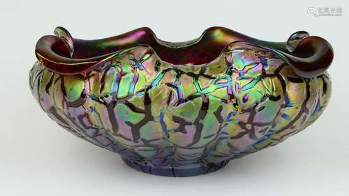 IRIDESCENT ART GLASS RUFFLED RIM CENTERPIECE