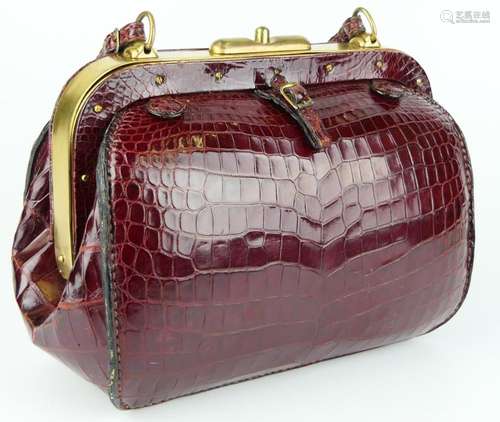 VINTAGE LADIES BURGUNDY LEATHER SMALL DOCTOR'S BAG