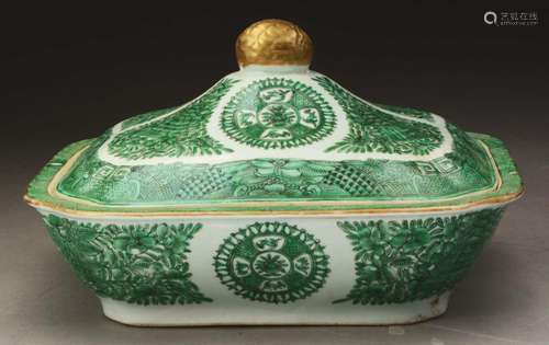 Chinese Export Green Fitzhugh Covered Tureen