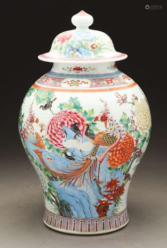 Fine Chinese Qing Dynasty Decorated Baluster Jar with Lid.