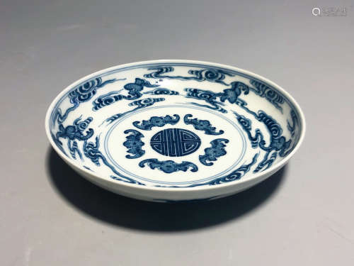 CHINESE BLUE AND WHITE PORCELAIN PLATE