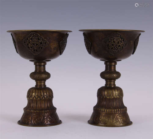 PAIR OF TIBETAN GILT BRONZE BUDDHISM CUPS