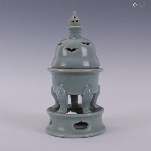 CHINESE PORCELAIN BLUE GLAZE LIDDED CENSER